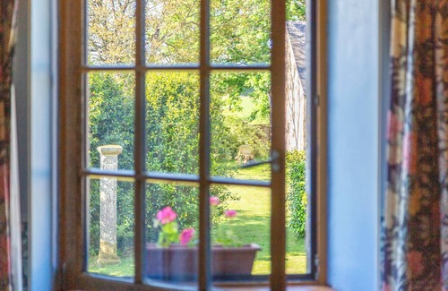 Briec House | Holiday Home 'Gîte De Kerho' with Private Garden and Wi-Fi
