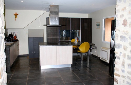 Archail House | Holiday Home 'Gîte Du Couard' with Shared Pool, Wi-Fi and Air Conditioning