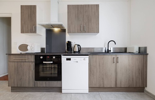 Langon House | Holiday Home 'Gite Du Maine' with Private Terrace, Private Garden and Wi-Fi