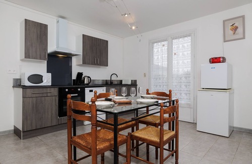 Langon House | Holiday Home 'Gite Du Maine' with Private Terrace, Private Garden and Wi-Fi