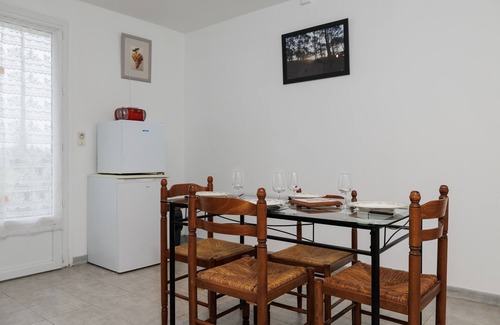 Langon House | Holiday Home 'Gite Du Maine' with Private Terrace, Private Garden and Wi-Fi