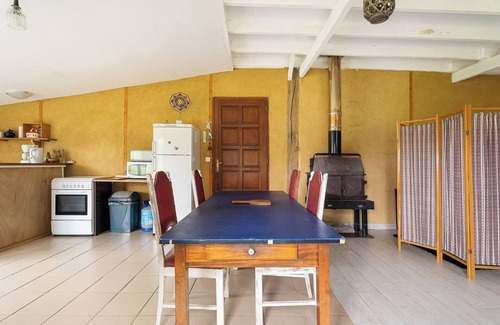 Broons House | Holiday Home 'Gîte Pour 4 Avec Sauna' with Shared Garden
