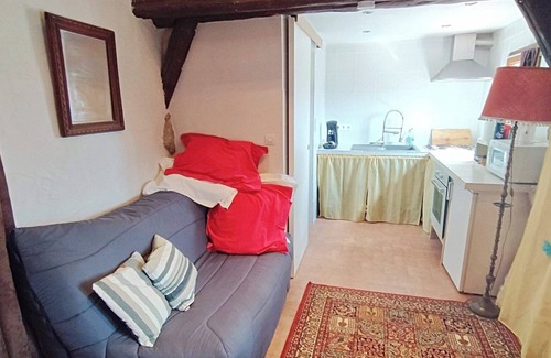 La Rochette Apartment | Holiday Home 'Gîte Studio Saint Ribert' with Mountain View, Wi-Fi and Air Conditioning