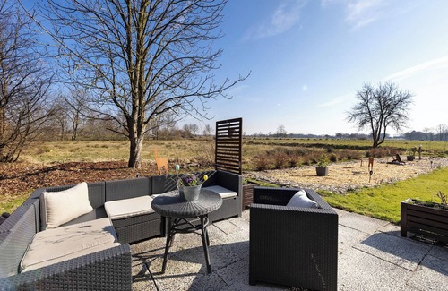 Theene House | Holiday Home 'Harmonie' with Private Terrace, Wi-Fi and Air Conditioning