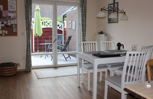 Niebuell House | Holiday Home 'Haus Deichbrise' with Private Terrace, Private Garden and Wi-Fi