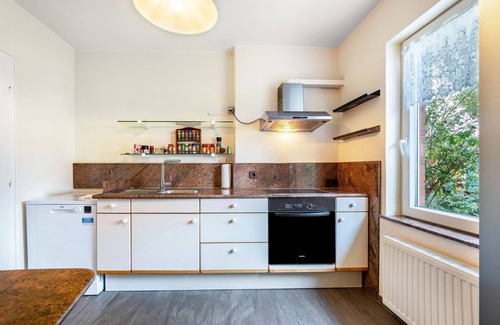Pahlen House | Holiday Home 'Haus Sonnenschein' with Private Terrace, Private Garden and Wi-Fi