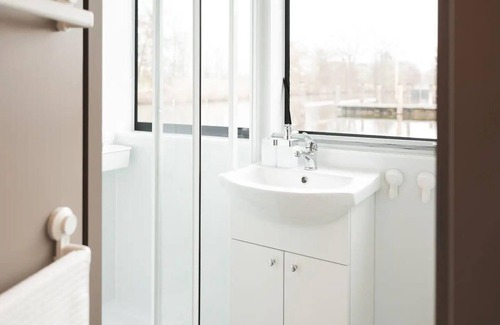 Domitz House | Holiday home Hausboot Tortuga