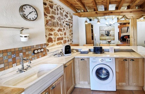 Ayllon House | Holiday Home 'Hestia' with Mountain View, Balcony and Wi-Fi