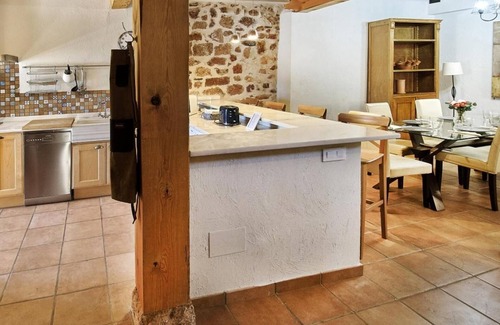 Ayllon House | Holiday Home 'Hestia' with Mountain View, Balcony and Wi-Fi