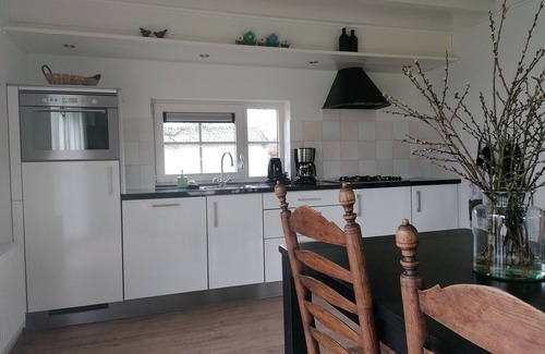 Linde House | Holiday home het Assenhoekje offers space & tranquility, fenced garden and free wifi