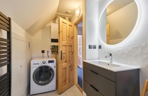 Cerny Dul House | Holiday Home Holiday Hill 41 by Interhome