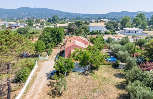 Ag. Georgios House | Holiday Home 'House Konstantinos' with Private Pool, Wi-Fi and Air Conditioning