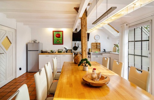 Reithamm House | Holiday Home "Huus Ant Kornfeld Ground Floor" with Shared Garden and Wi-Fi