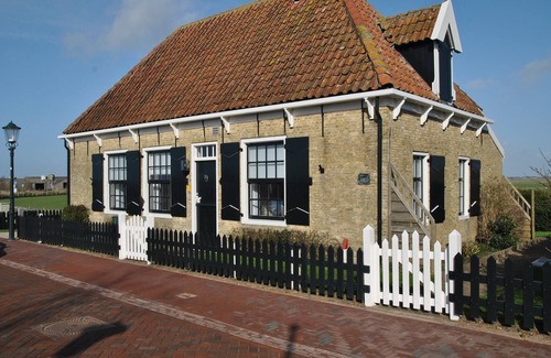 Den Hoorn House | Holiday Home in Texel near Sandy Beaches