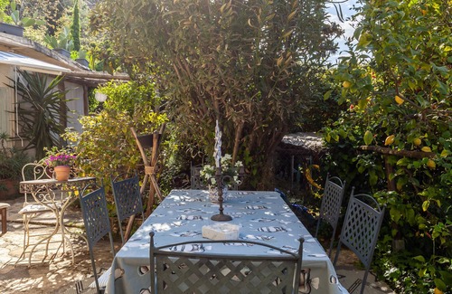 Strettoia House | Holiday Home 'Il Pescino' with Private Terrace and Wi-Fi