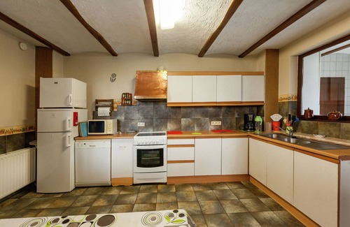 Foy House | Holiday home in Bastogne with garden