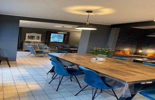 Bertrix House | Holiday Home in Betrrix with Garden
