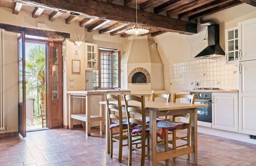 Ca' de' Grimaldi House | Holiday Home in Ca' De' Grimaldi with Garden