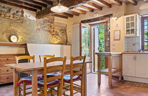 Ca' de' Grimaldi House | Holiday Home in Ca' De' Grimaldi with Garden
