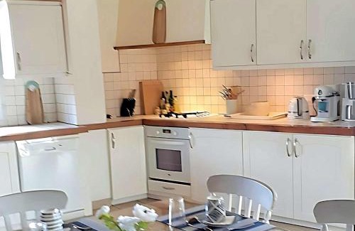 Caniac-du-Causse House | Holiday Home in Dordogne with Pool & Bubble Bath