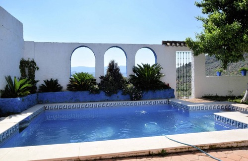 Zagrilla House | Holiday Home in Zagrilla Alta with Pool