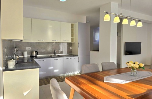 Ishem Villa | Holiday Home in Gjiri Lalzit near Sandy Beach