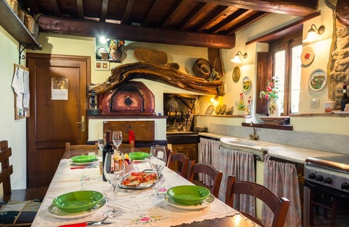 Lizzanello House | Holiday Home in Tuscany near Ski Bus