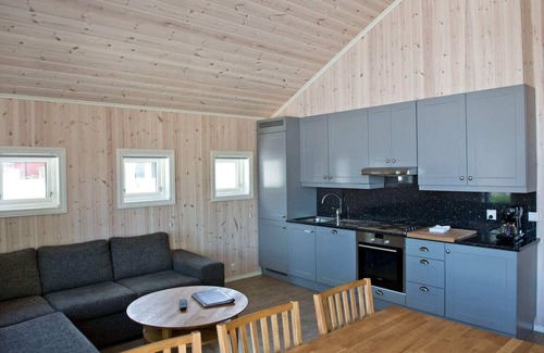 Kinsarvik House | Holiday home in Kinsarvik by the sea