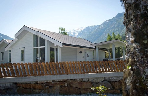 Kinsarvik House | Holiday home in Kinsarvik by the sea