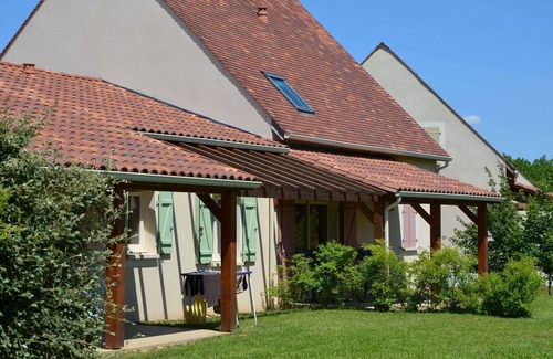 Lanzac Villa | Holiday Home in Lanzac with Private Garden
