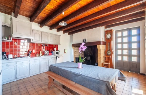 Loubejac House | Holiday Home in Loubejac with Pool
