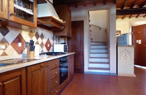 Montecarelli House | Holiday Home in Montecarelli with Pool