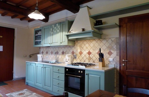 Montecarelli House | Holiday Home in Montecarelli with Pool