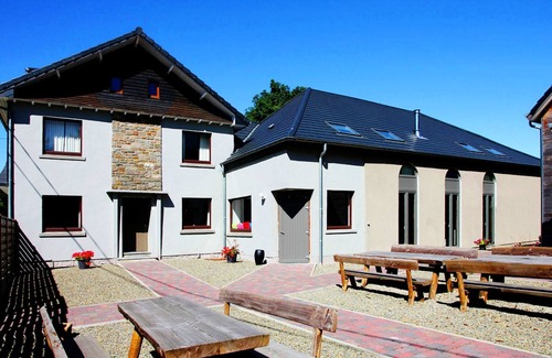 Longfaye House | Holiday Home in Malmedy with Pool & Sauna