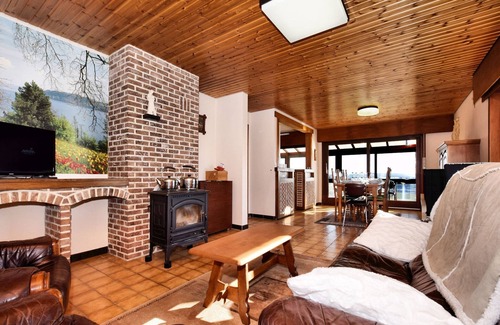Nadrin House | Holiday home in Nadrin with private terrace