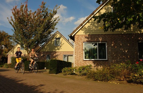 Plasmolen House | Holiday Home in Netherlands with Private Garden