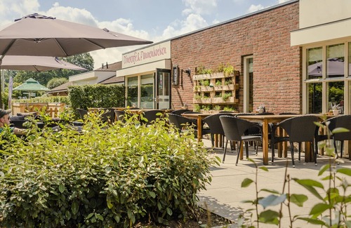 Zuna Cottage | Holiday Home in Overijssel With Garden Terrace