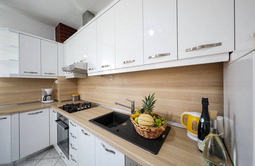 Lovinac House | Holiday Home in Policnik with Private Pool