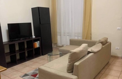 Pontedera Apartment | Holiday Home in Pontedera "Michelangelo Apartment"