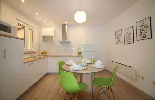 Antonci House | Holiday Home in Poreč with Terrace, Air condition, WIFI, Dishwasher (4400-2)