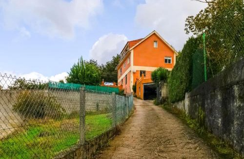 Vigo House | Holiday Home in Redondela with Sea Views