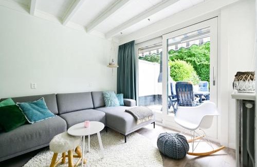 Reutum House | Holiday Home in Reutum with Pond and Trails