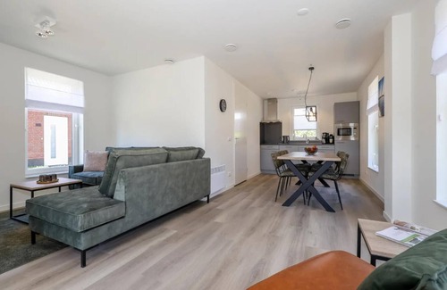 Municipality of Nissewaard House | Holiday Home in Simonshaven by Lake Beach