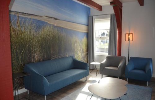 Den Hoorn House | Holiday Home in Texel near Sandy Beaches