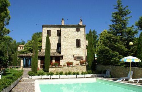 Montelparo House | Holiday home in the countryside with swimming pool and tennis court