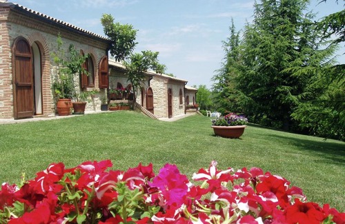 Montelparo House | Holiday home in the countryside with swimming pool and tennis court