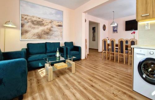 gmina Iwierzyce House | Holiday Home in Wi niowa with Pool and Forest