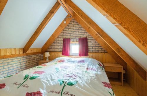Wijnaldum House | Holiday Home in Wijnaldum near Harlingen Harbor, cleaning included