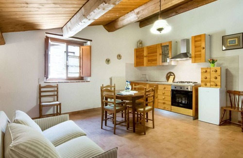 Parchiule House | Holiday Home in Città di Castello with Pool