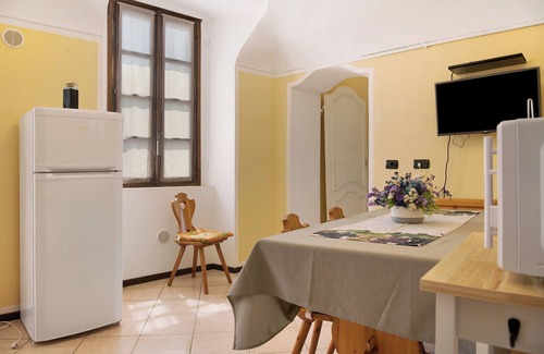 Costigliole d'Asti House | Holiday Home "La Rocca Di Efisio" with Private Terrace, Wi-Fi & Air Conditioning
